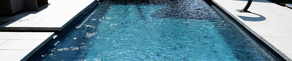 Nettoyer sa piscine, balai ou robot ?